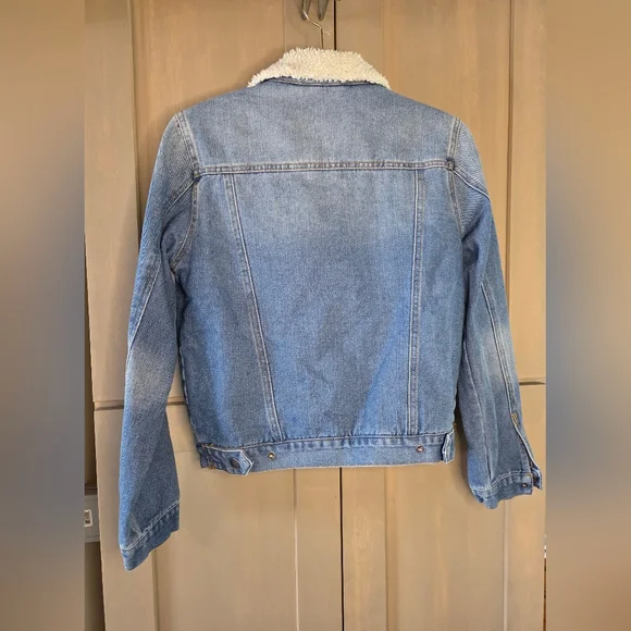 Haute Monde Light Blue Denim Jacket with White Sherpa Collar - Picture 3 of 3